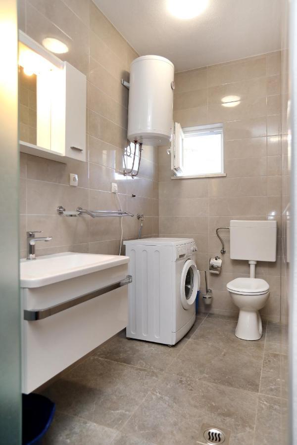 Apartman Gilan Seget Vranjica Exterior foto